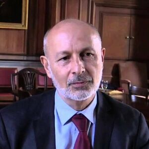 يزيد صايغ.jpg